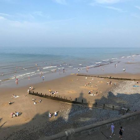 Cosy Beach House Steps From The Sea Cromer Exteriör bild
